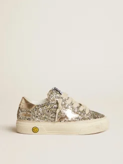 Shop Golden Goose May Young de glitter platinado com estrela e talão de couro metálico Cabedal de glitter platinado