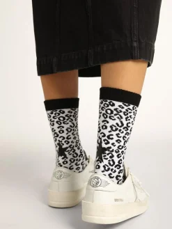 New Golden Goose Meias branco e preto com estampa de leopardo e estrela preta na parte de trás Cor: branco e preto