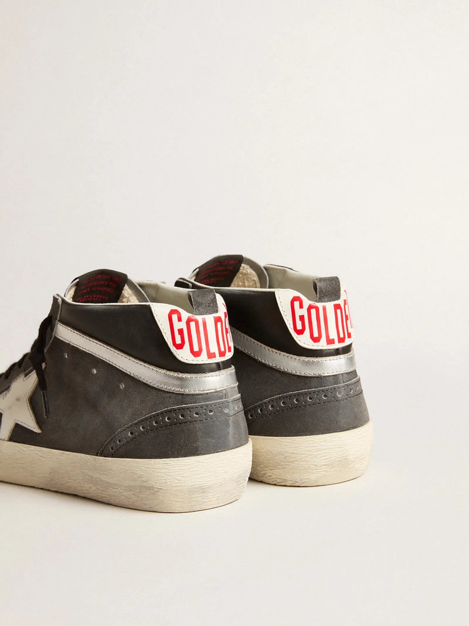 Sale Golden Goose Mid Star de suede preto com estrela de couro branco e lista prateada Cabedal de suede preto