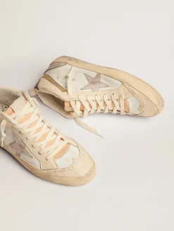 Flash Sale Golden Goose Mid Star feminino com estrela de suede cinza-claro e lista dourada Cor: branco e marfim