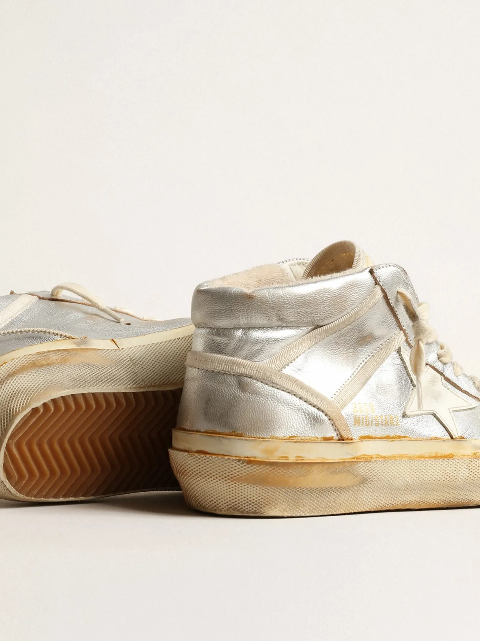Fashion Golden Goose Mid Star Feminino de couro metálico prateado com estrela cor de marfim Cabedal de couro metálico prateado