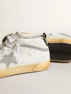 Shop Golden Goose Mid Star feminino de suede branco com estrela e lista Swarovski Cabedal de suede branco