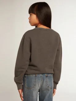 Shop Golden Goose Moletom cinza com tratamento desgastado e escrita com cristais Golden Collection