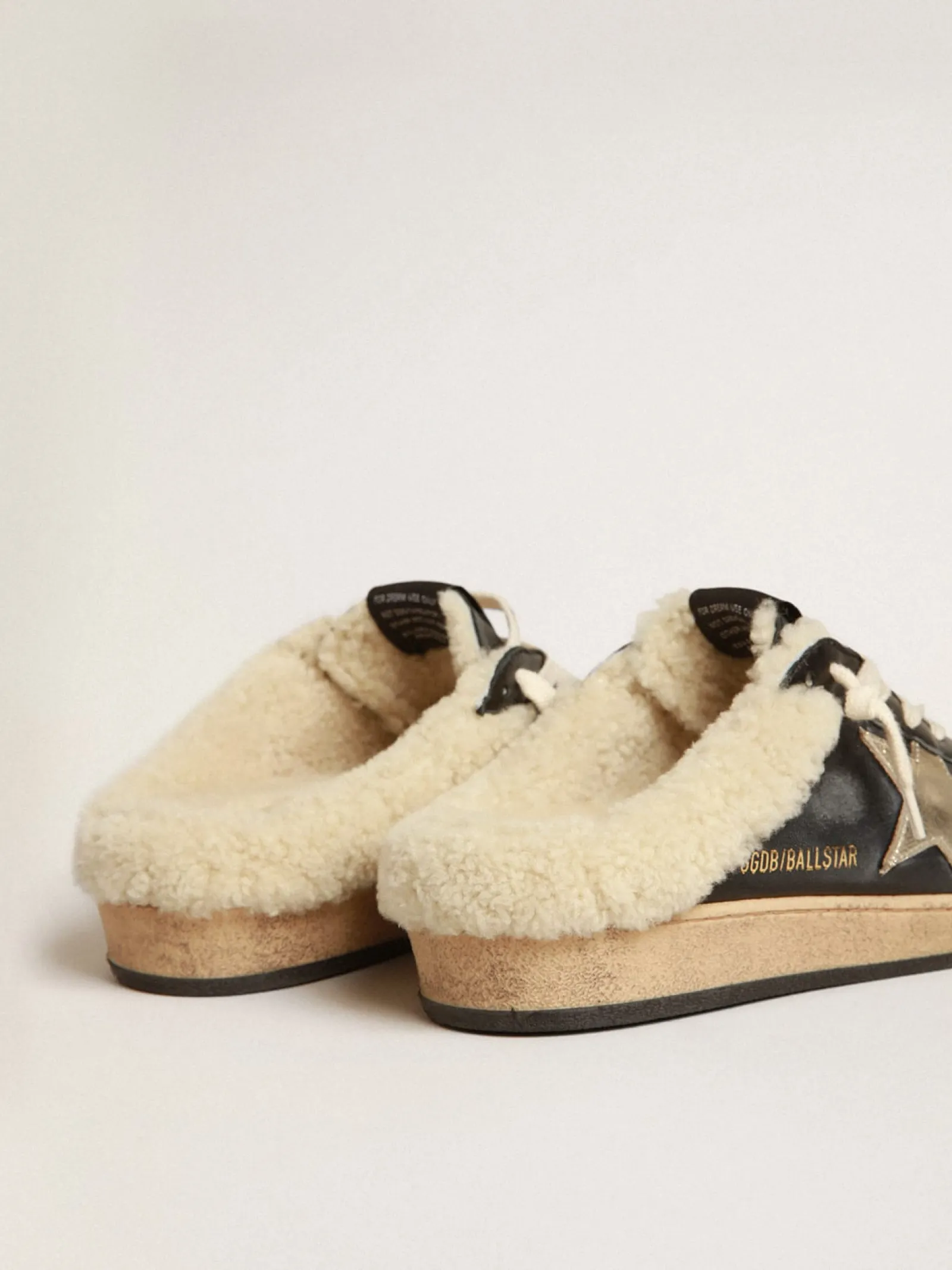 Best Golden Goose Mule Ball Star de napa com estrela platinada e forro de shearling Cabedal de napa preta