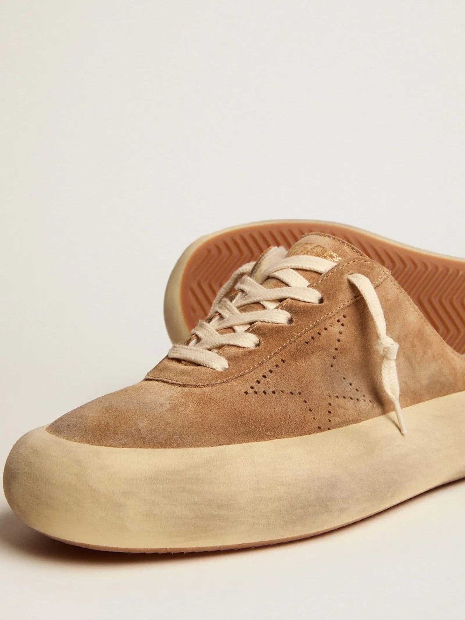 Flash Sale Golden Goose Mule Space-Star de suede na cor tabaco e forro de shearling Cabedal de suede na cor tabaco