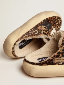 Best Sale Golden Goose Mule Space-Star feminino de cavalinho animal print e forro de shearling Cabedal de couro cavalinho com estampa animal print