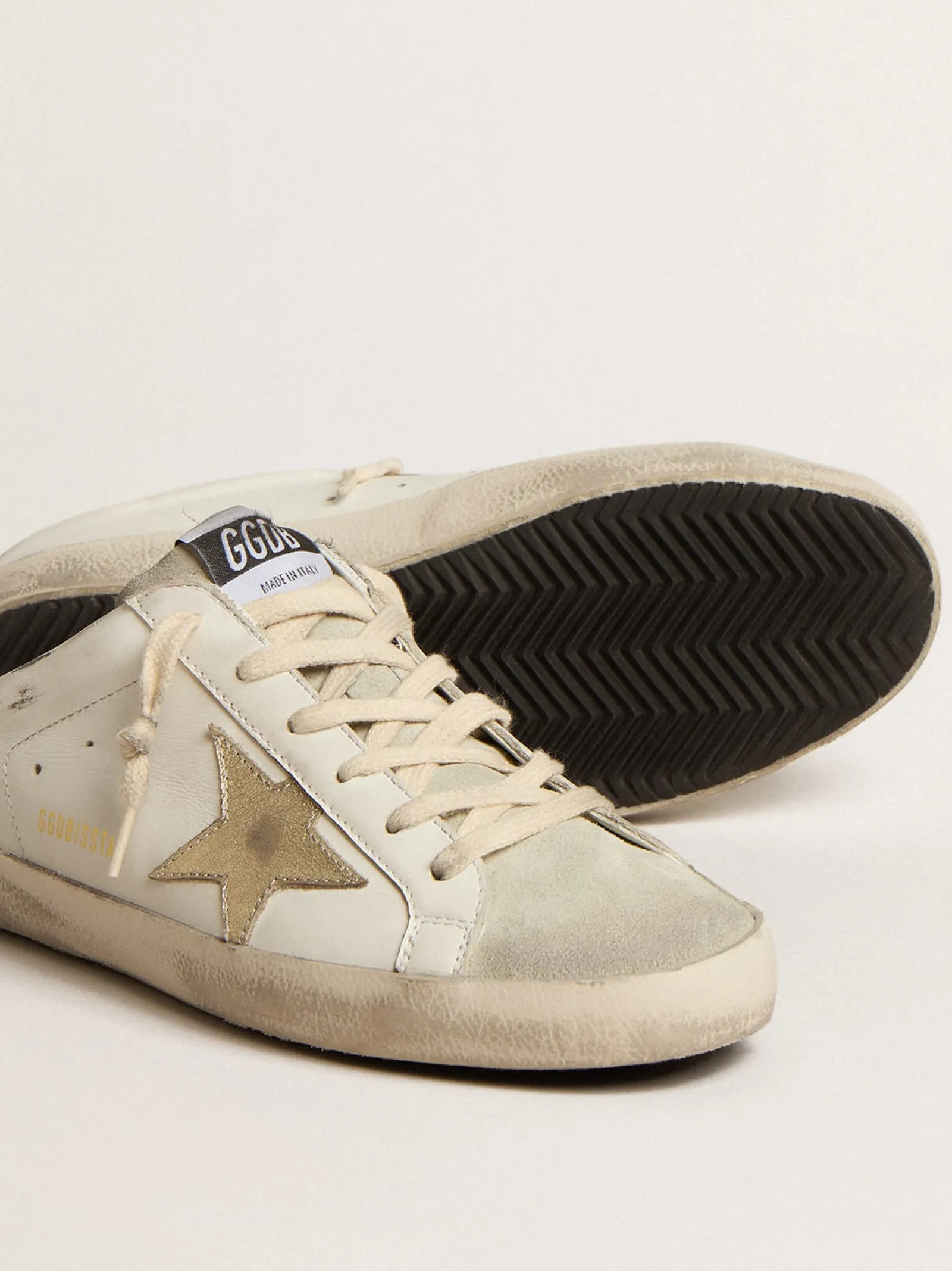 Fashion Golden Goose Mule Super-Star com estrela platinada e lingueta de suede gelo Cor: branco