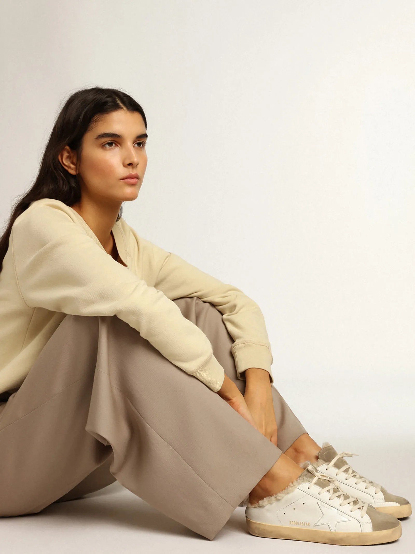 Sale Golden Goose Mule Super-Star com estrela de couro branco e forro de shearling Cor: branco