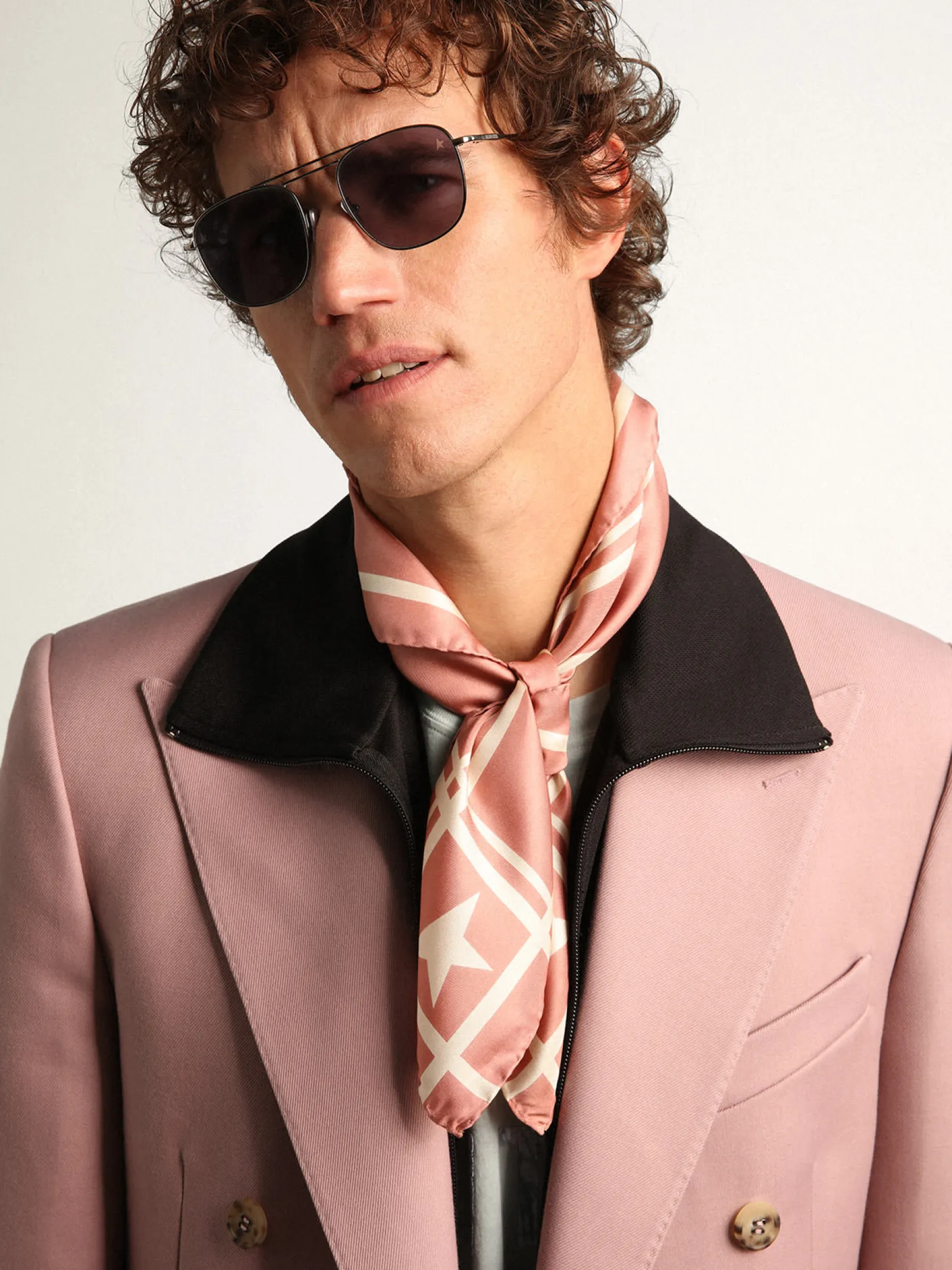 Outlet Golden Goose Old-rose-colored Golden Collection scarf with contrasting white stars and stripes old rose