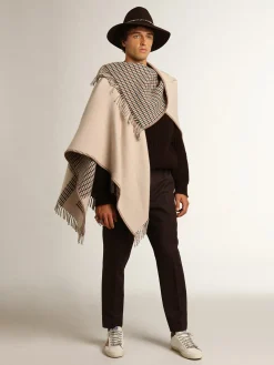 Online Golden Goose Poncho de lã dupla face na cor creme com estampa xadrez e inscrição Cor: creme