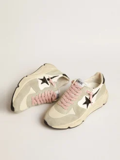 Shop Golden Goose Running Sole com inserções de suede cinza e estrela de glitter preto Cabedal de napa na cor creme