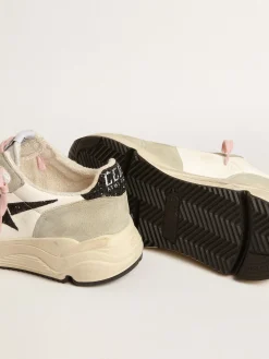 Shop Golden Goose Running Sole com inserções de suede cinza e estrela de glitter preto Cabedal de napa na cor creme