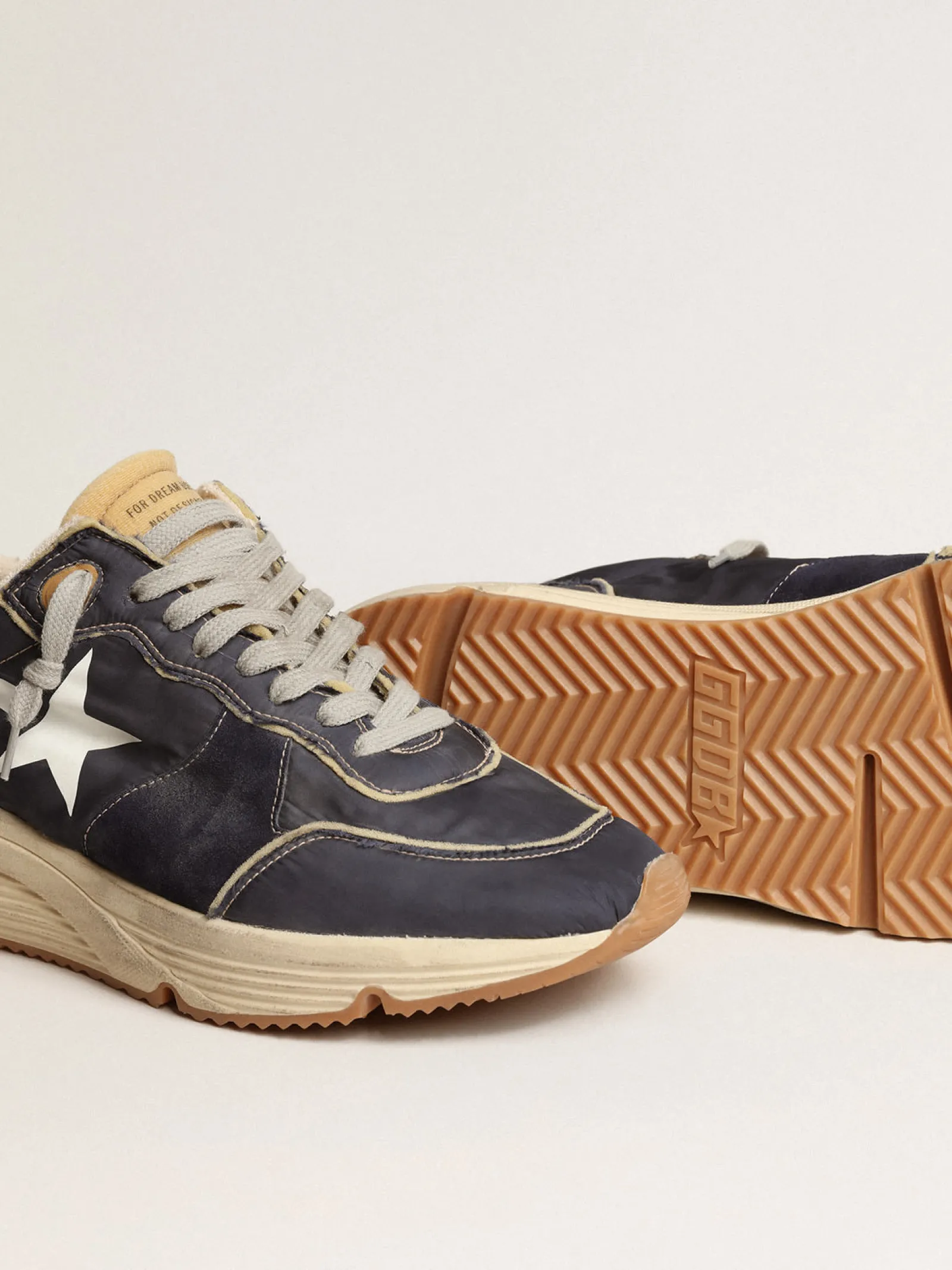 New Golden Goose Running Sole de náilon azul com estrela estampada branca Cabedal de náilon azul-escuro com detalhes de espuma de borracha bege