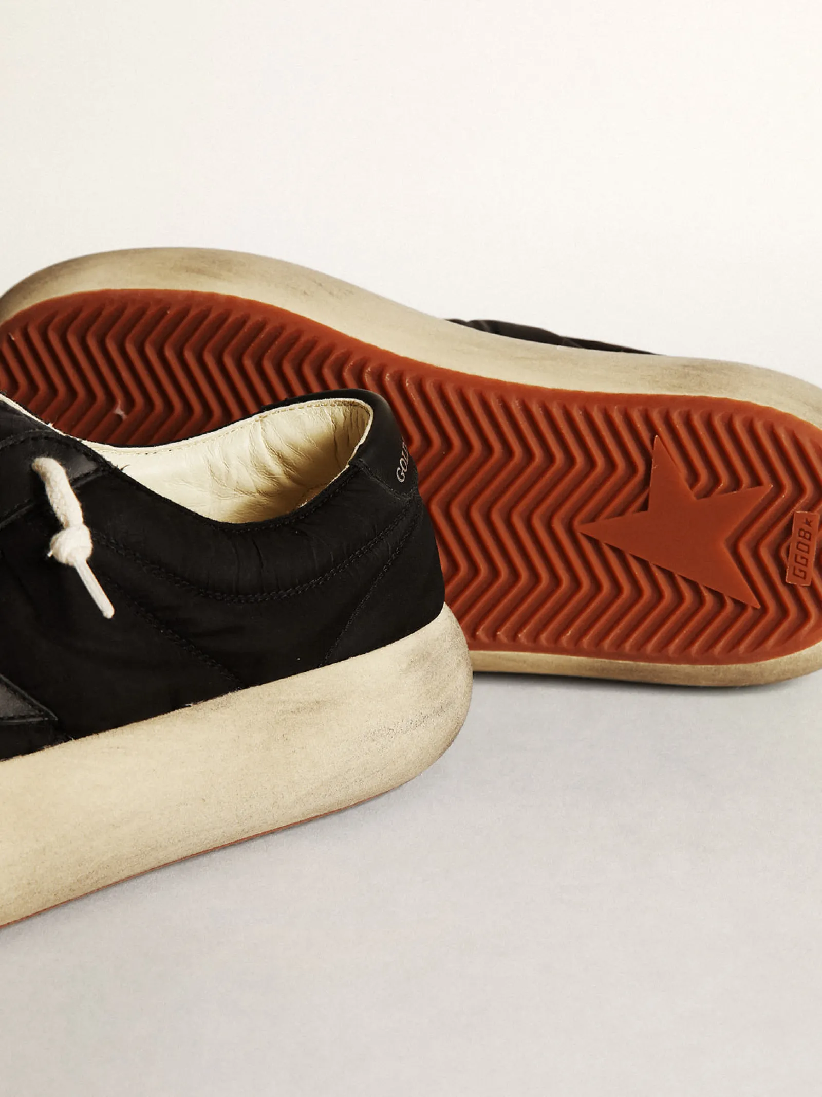 Online Golden Goose Sapato Space-Star de náilon preto com estrela e talão de couro preto Cabedal de náilon preto