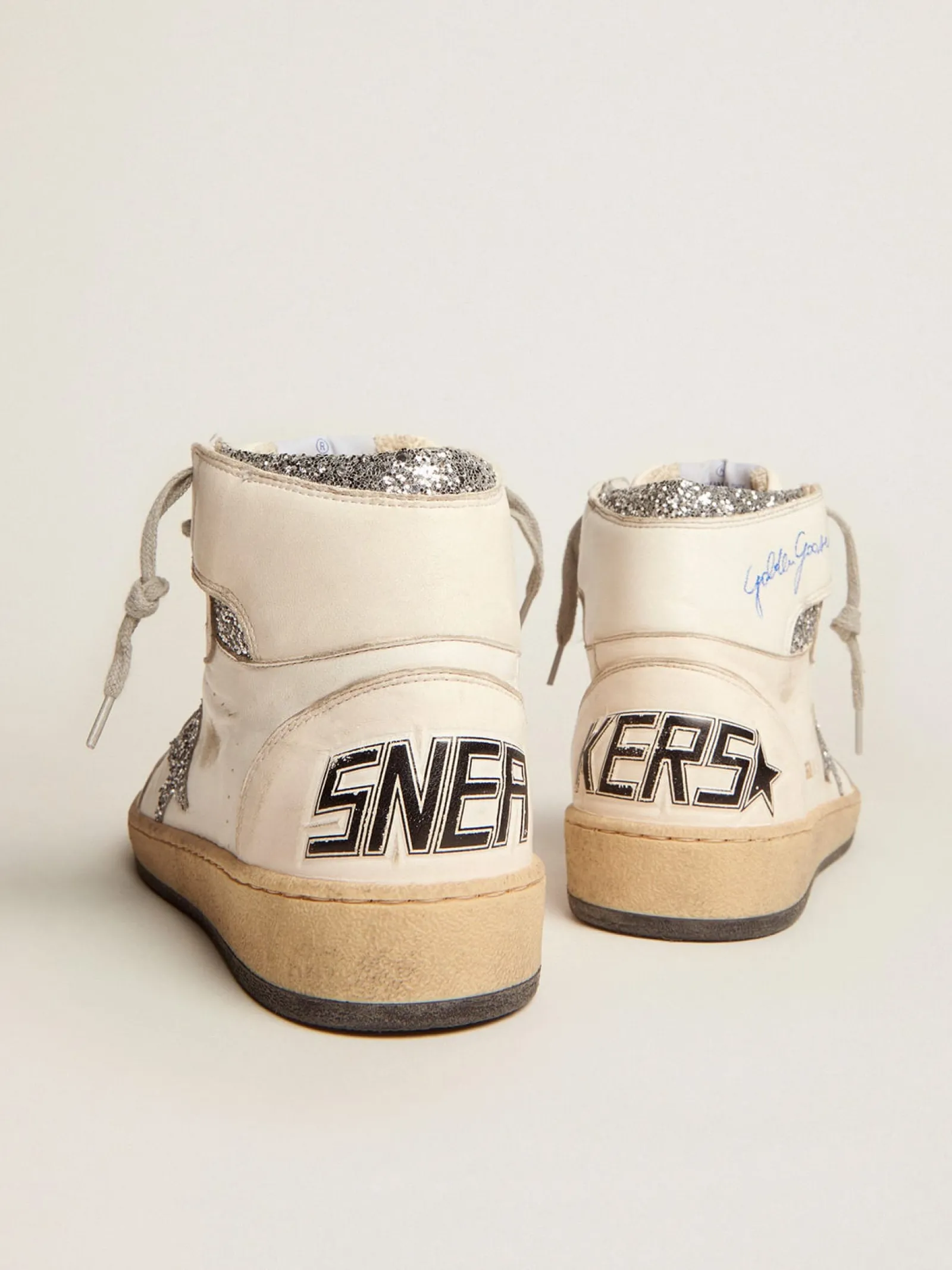 Cheap Golden Goose Sky-Star feminino com assinatura no tornozelo e inserções prateadas Cor: branco