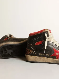 Fashion Golden Goose Sky-Star feminino de couro brilhante preto com estrela vermelha Cabedal de couro brilhante preto com efeito desgastado