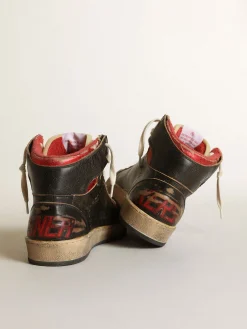 Fashion Golden Goose Sky-Star feminino de couro brilhante preto com estrela vermelha Cabedal de couro brilhante preto com efeito desgastado