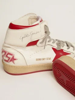 Store Golden Goose Sky-Star feminino de napa branca com estrela e talão vermelhos Cabedal de napa branca