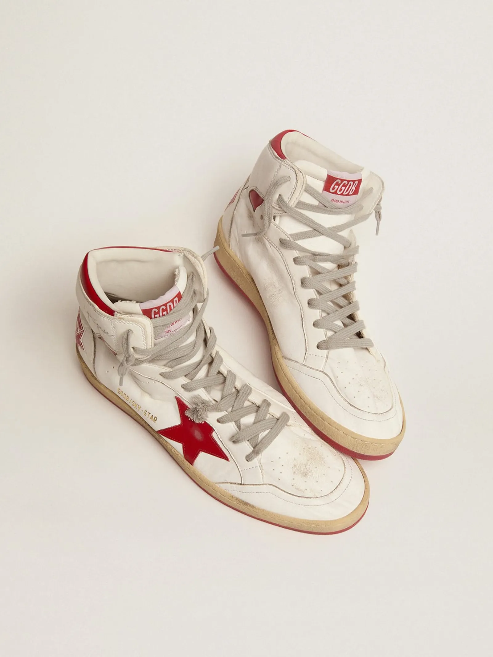 Online Golden Goose Sky-Star masculino com assinatura no tornozelo e inserções vermelhas Cor: branco