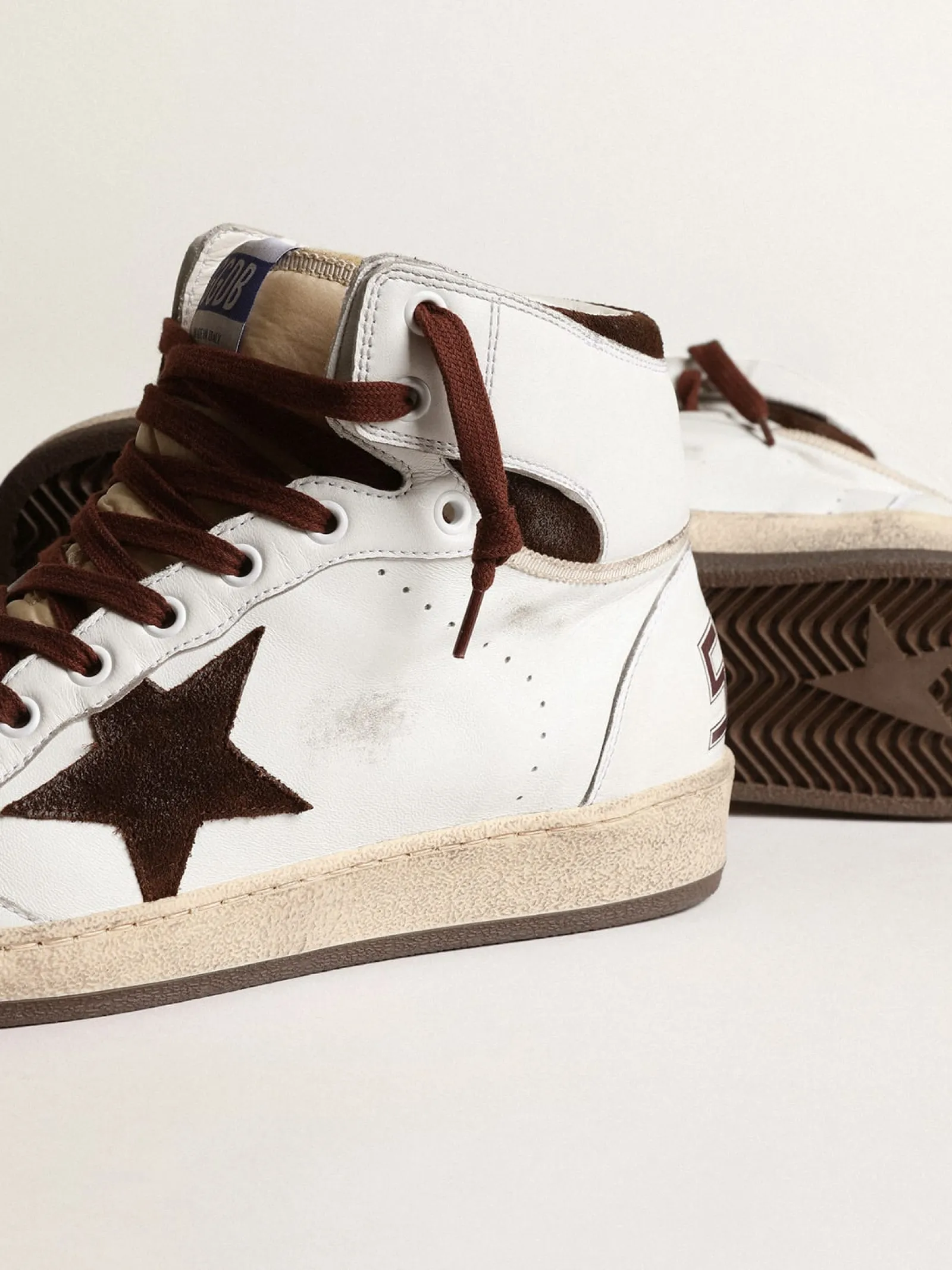 Best Sale Golden Goose Sky-Star Masculino de napa branca com estrela de suede chocolate Cabedal de napa branca