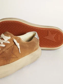 Store Golden Goose Space-Star feminino de suede cor tabaco com estrela perfurada Cabedal de suede na cor tabaco