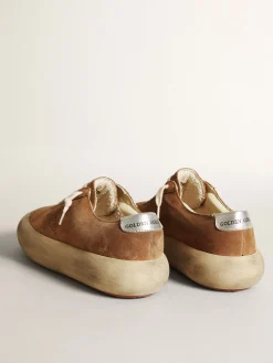 Store Golden Goose Space-Star feminino de suede cor tabaco com estrela perfurada Cabedal de suede na cor tabaco