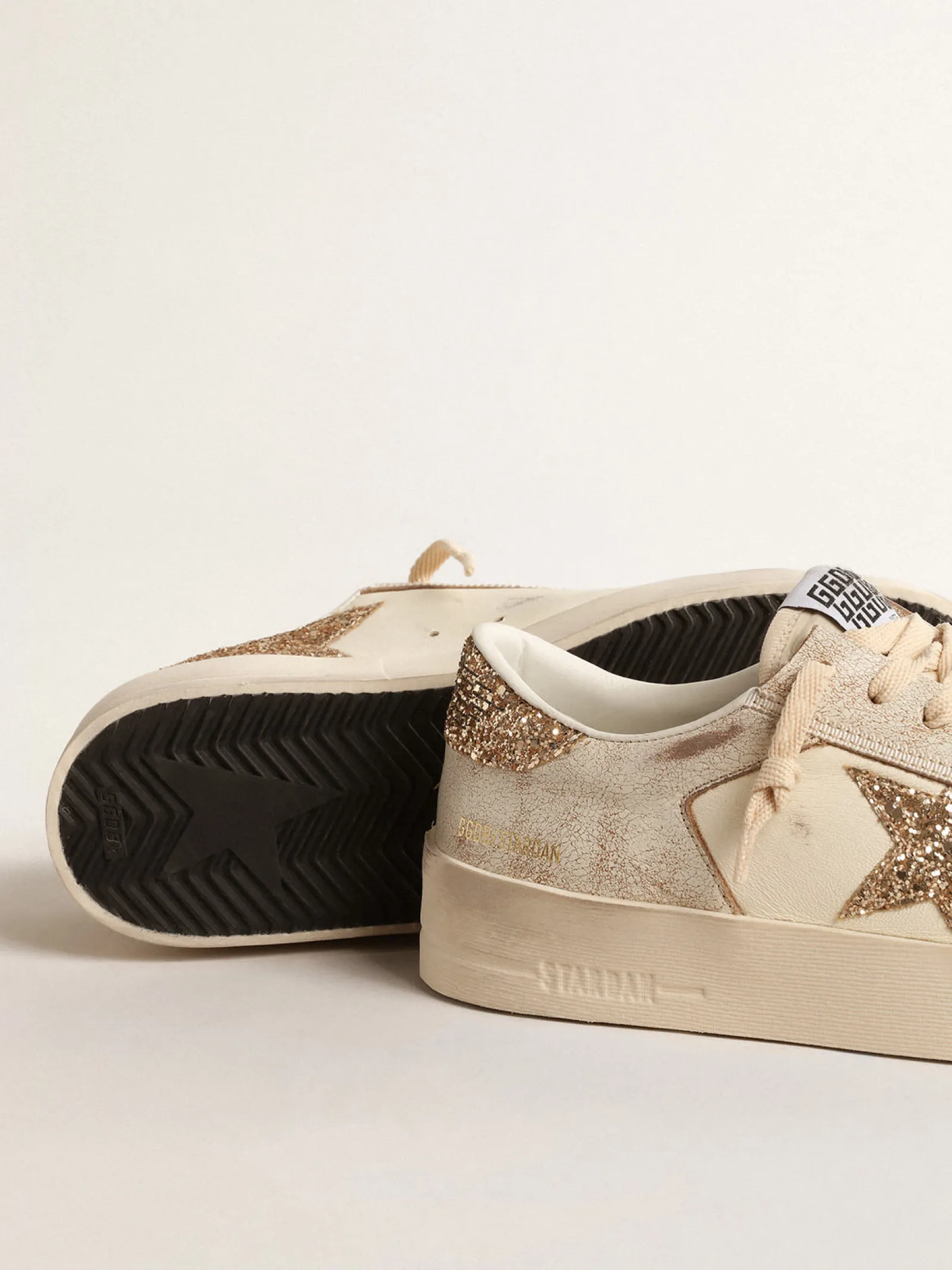 Best Sale Golden Goose Stardan de napa cor cru com estrela e talão de glitter dourado Cabedal de napa cor cru