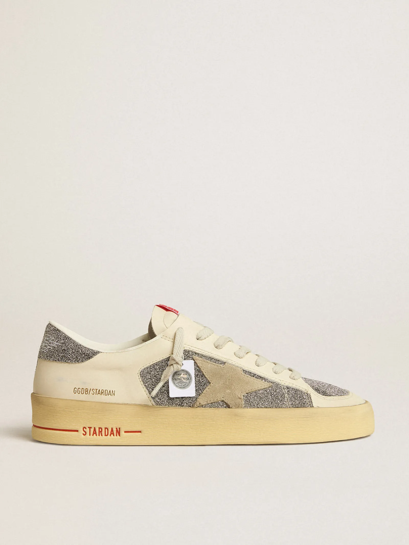 Fashion Golden Goose Stardan Masculino de suede com estrela cor de areia e inserções de cristais prateados Cabedal de suede branco sujo