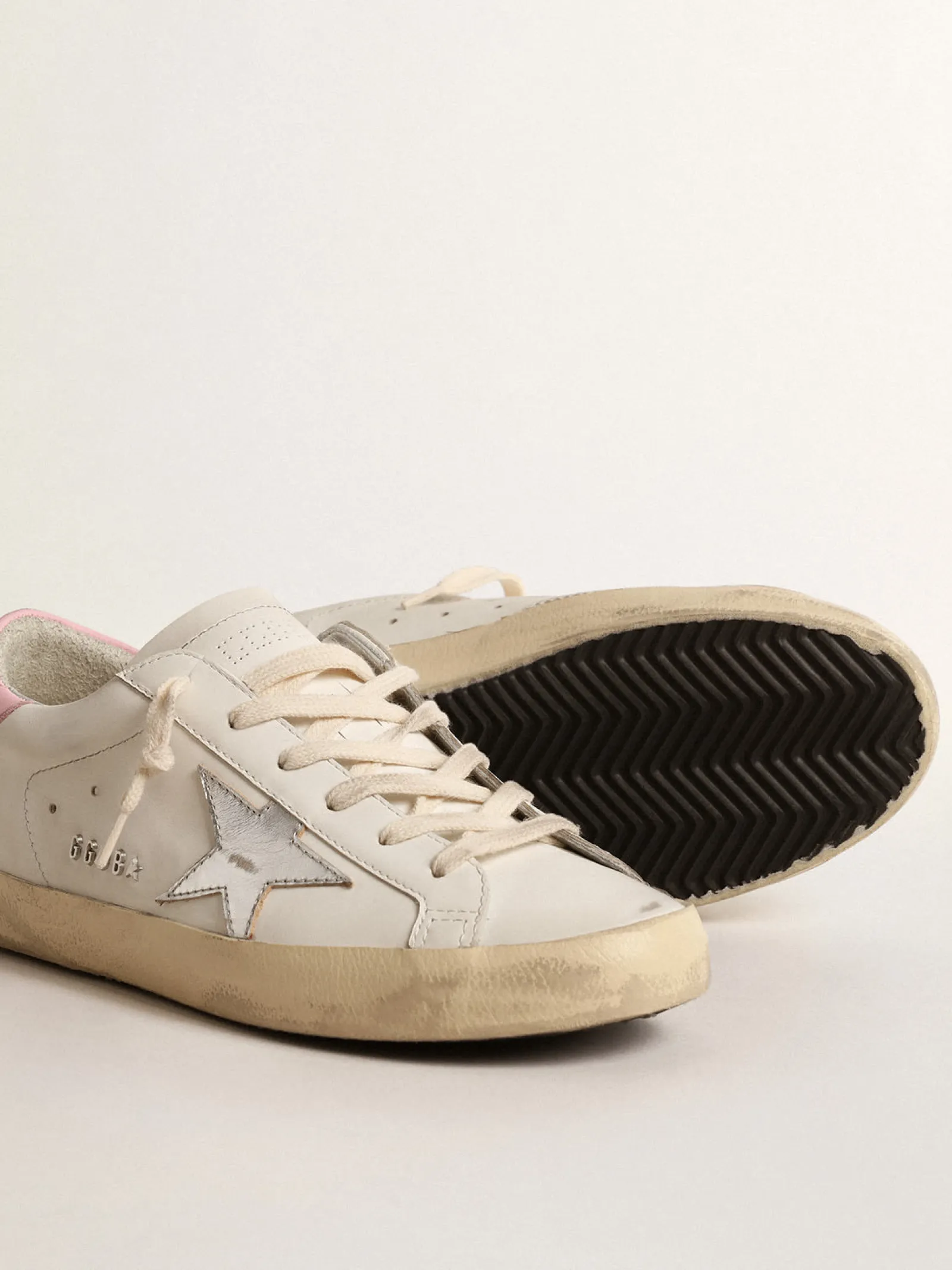 Best Sale Golden Goose Super-Star com estrela de couro prateado e talão rosa Cor: branco
