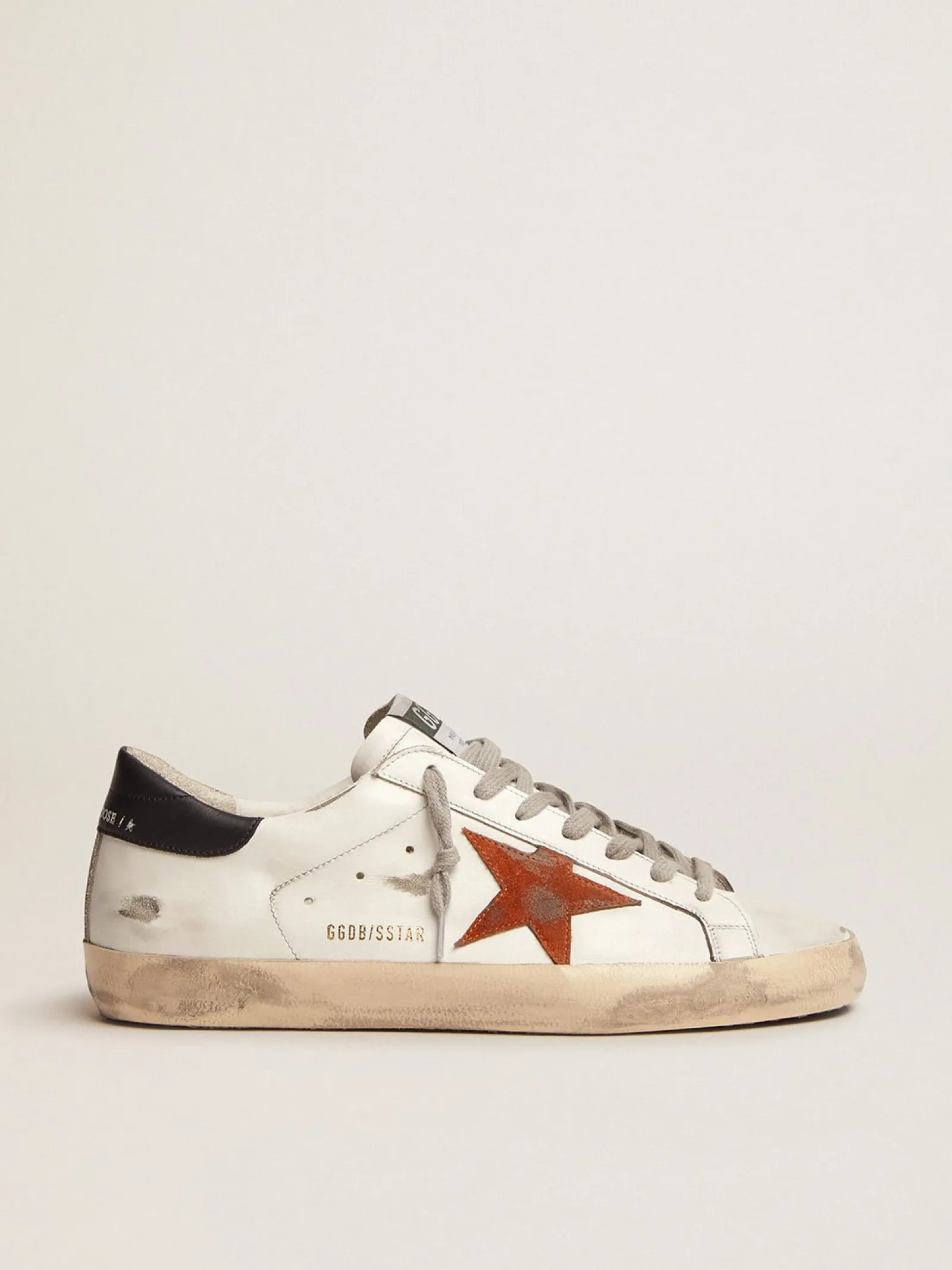 Store Golden Goose Super-Star com estrela de suede laranja e talão de couro azul-escuro Cor: branco