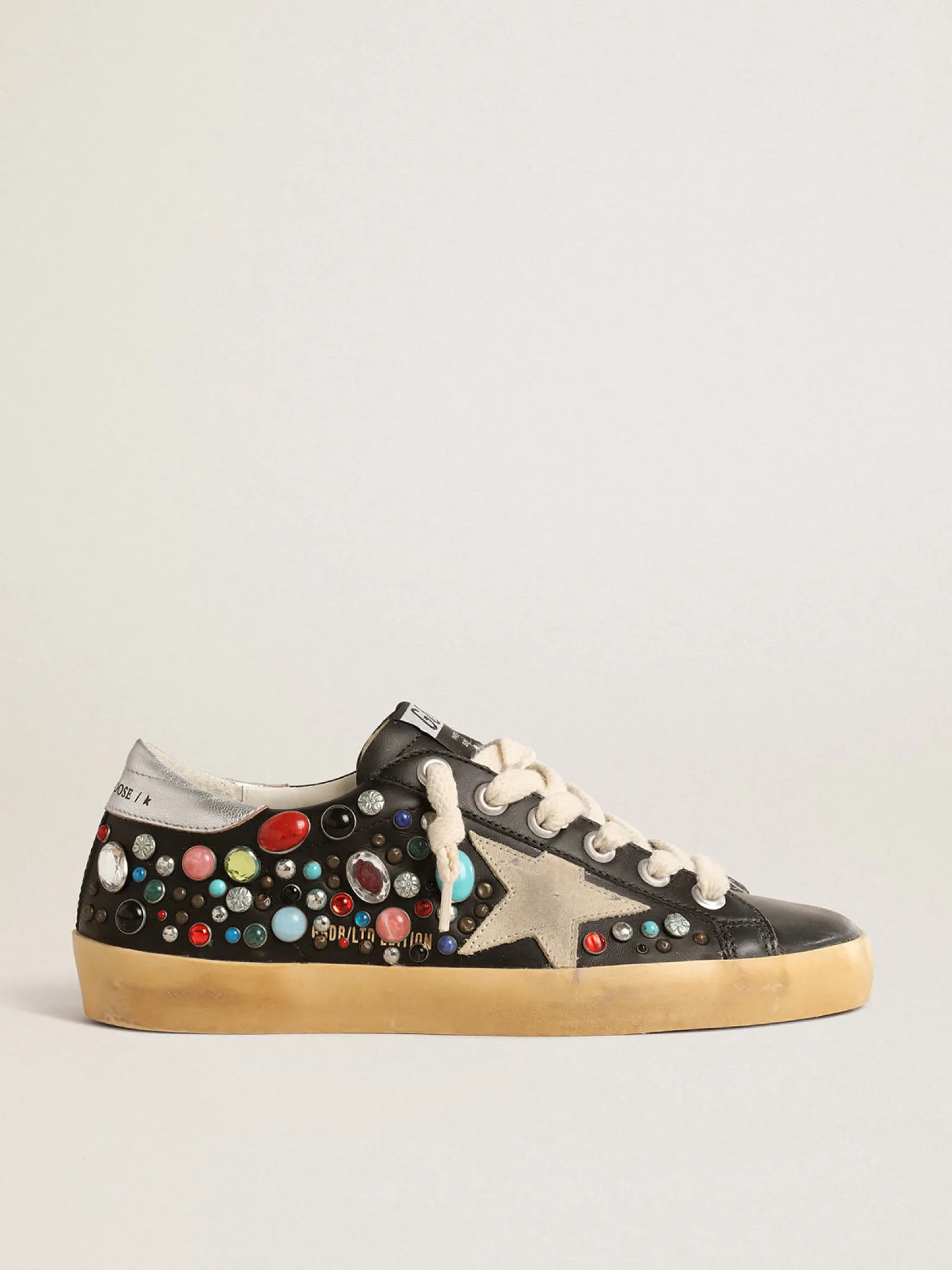 Discount Golden Goose Super-Star com tachas coloridas e estrela de suede bege Cor: preto