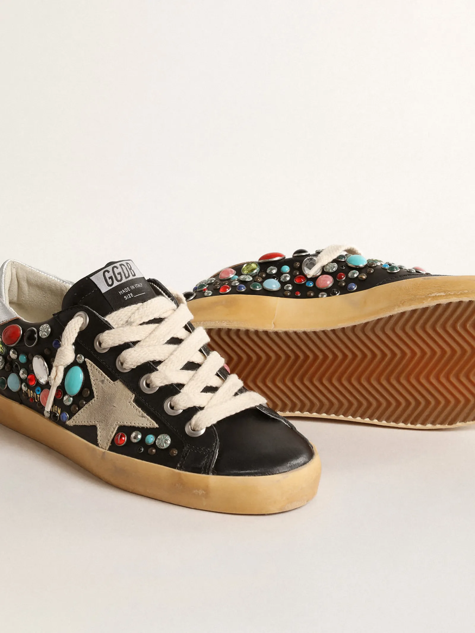 Discount Golden Goose Super-Star com tachas coloridas e estrela de suede bege Cor: preto