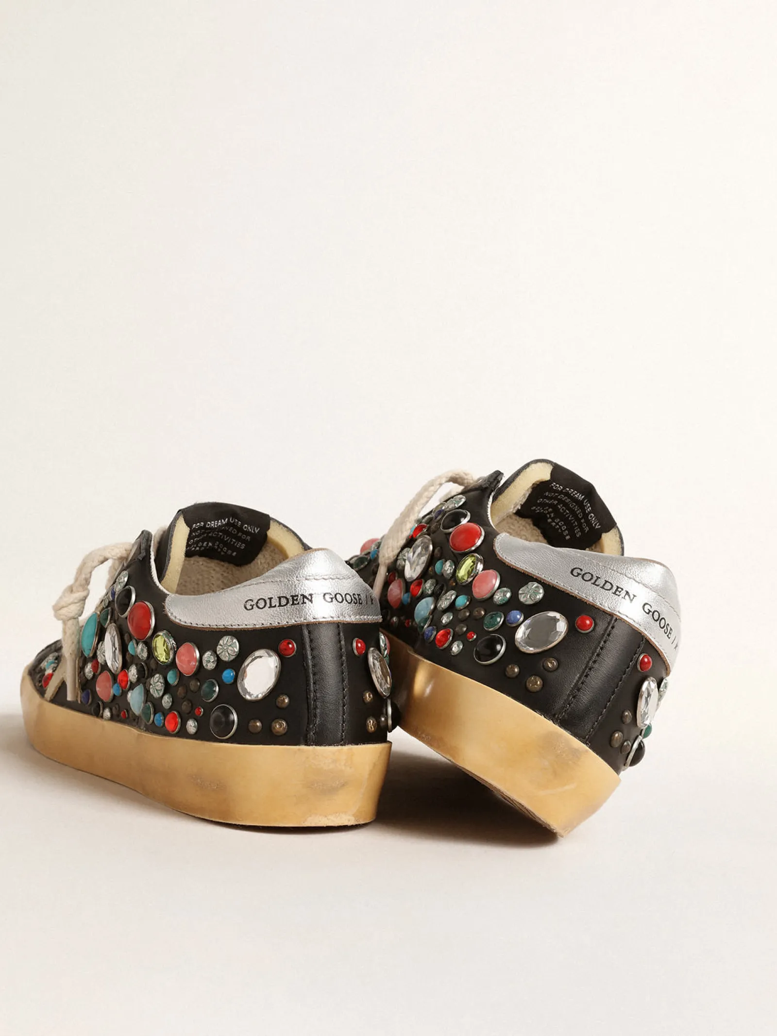 Discount Golden Goose Super-Star com tachas coloridas e estrela de suede bege Cor: preto