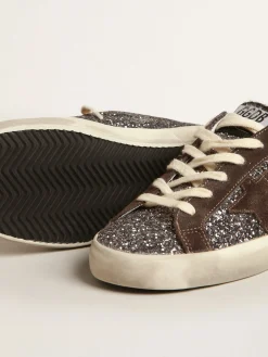 Shop Golden Goose Super-Star de glitter com estrela marrom e talão lilás Cabedal de glitter antracite claro