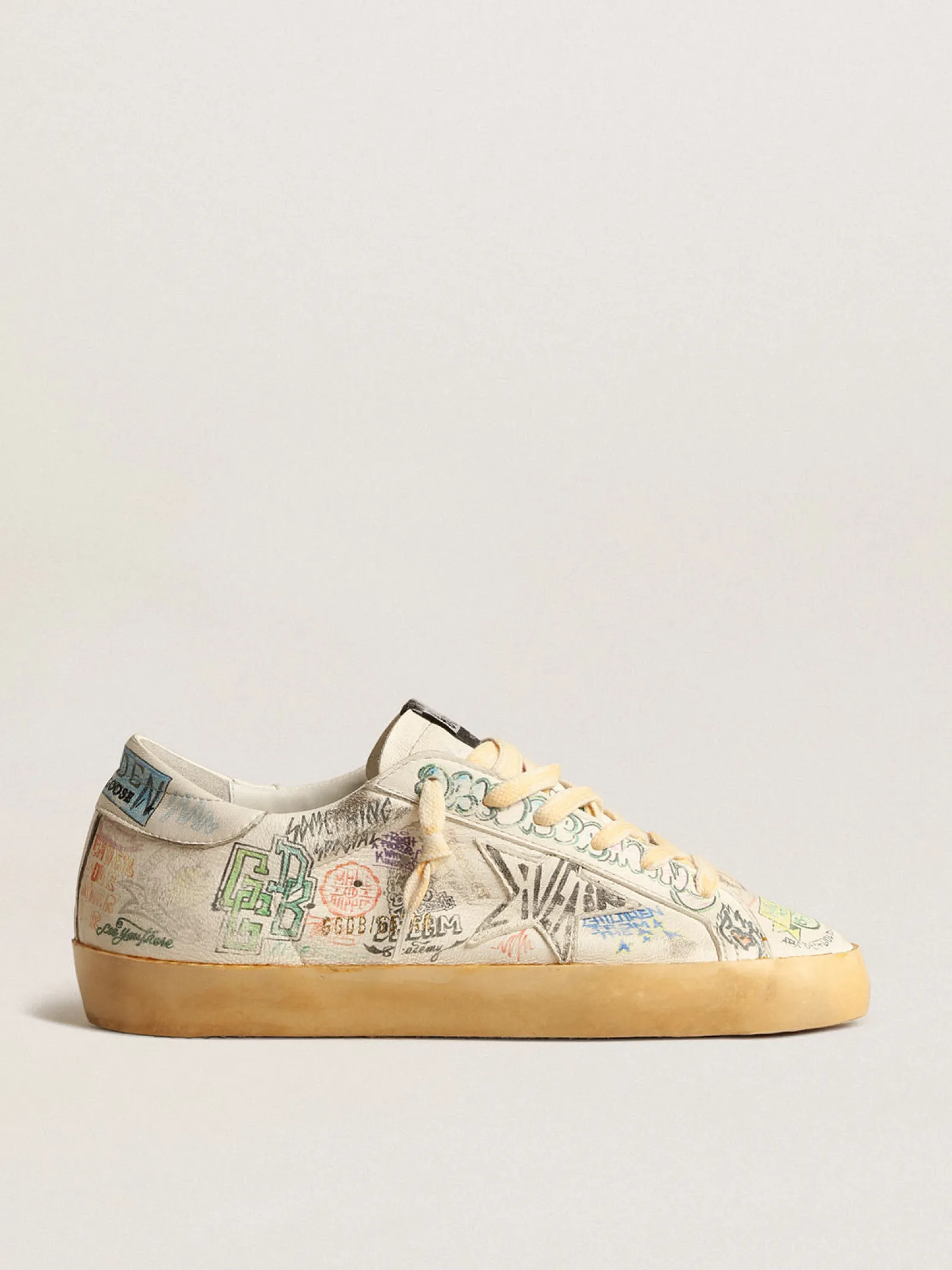 Cheap Golden Goose Super-Star de napa branca com grafites multicoloridos all-over Cabedal de napa branca e escritas multicoloridas com efeito grafite all-over