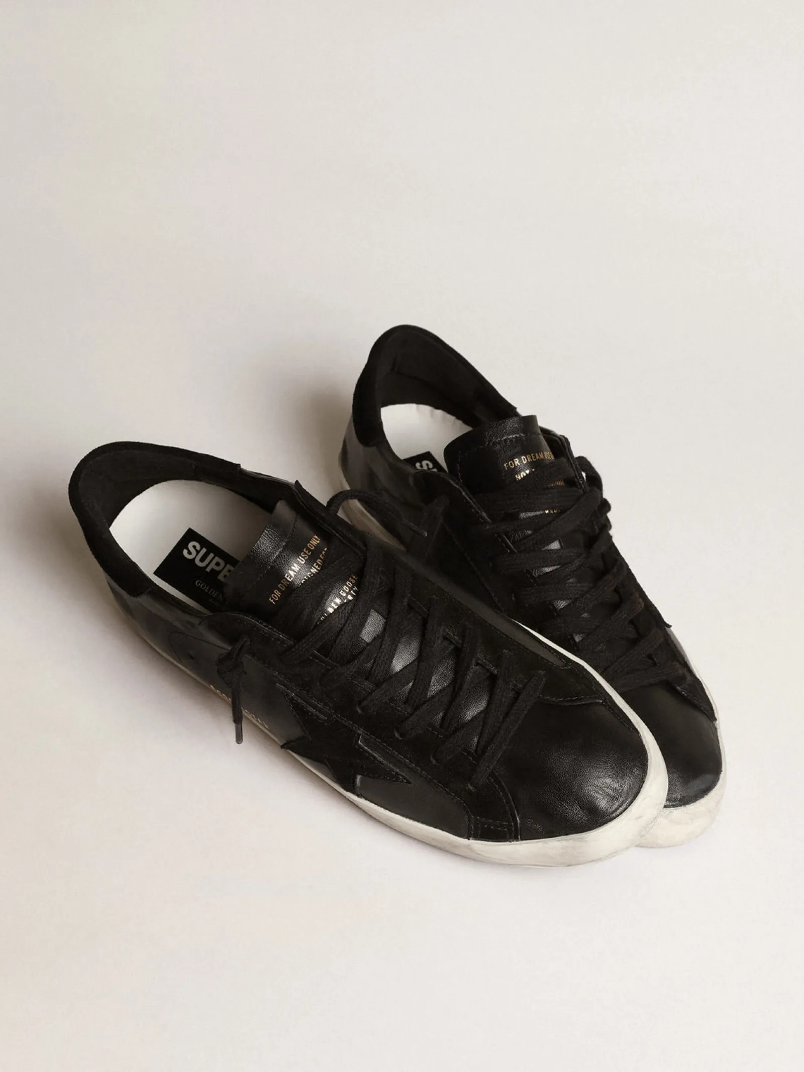 Fashion Golden Goose Super-Star de napa preta com estrela e talão de suede preto Cabedal de napa preta