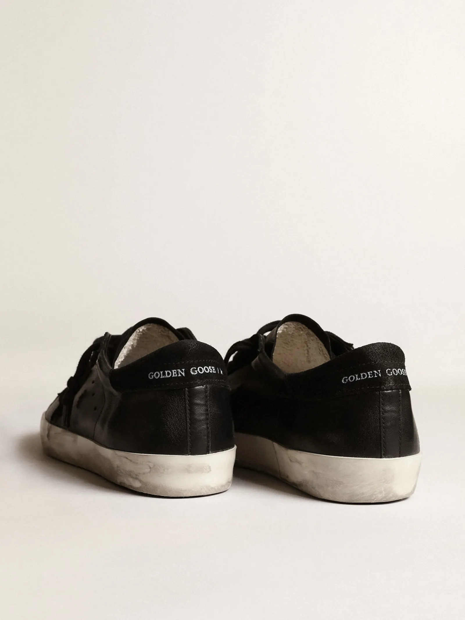 Fashion Golden Goose Super-Star de napa preta com estrela e talão de suede preto Cabedal de napa preta