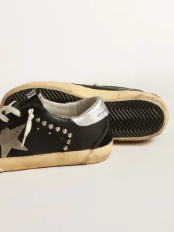 Outlet Golden Goose Super-Star Feminino de couro e suede pretos com tachas prateadas Cabedal de couro e suede pretos