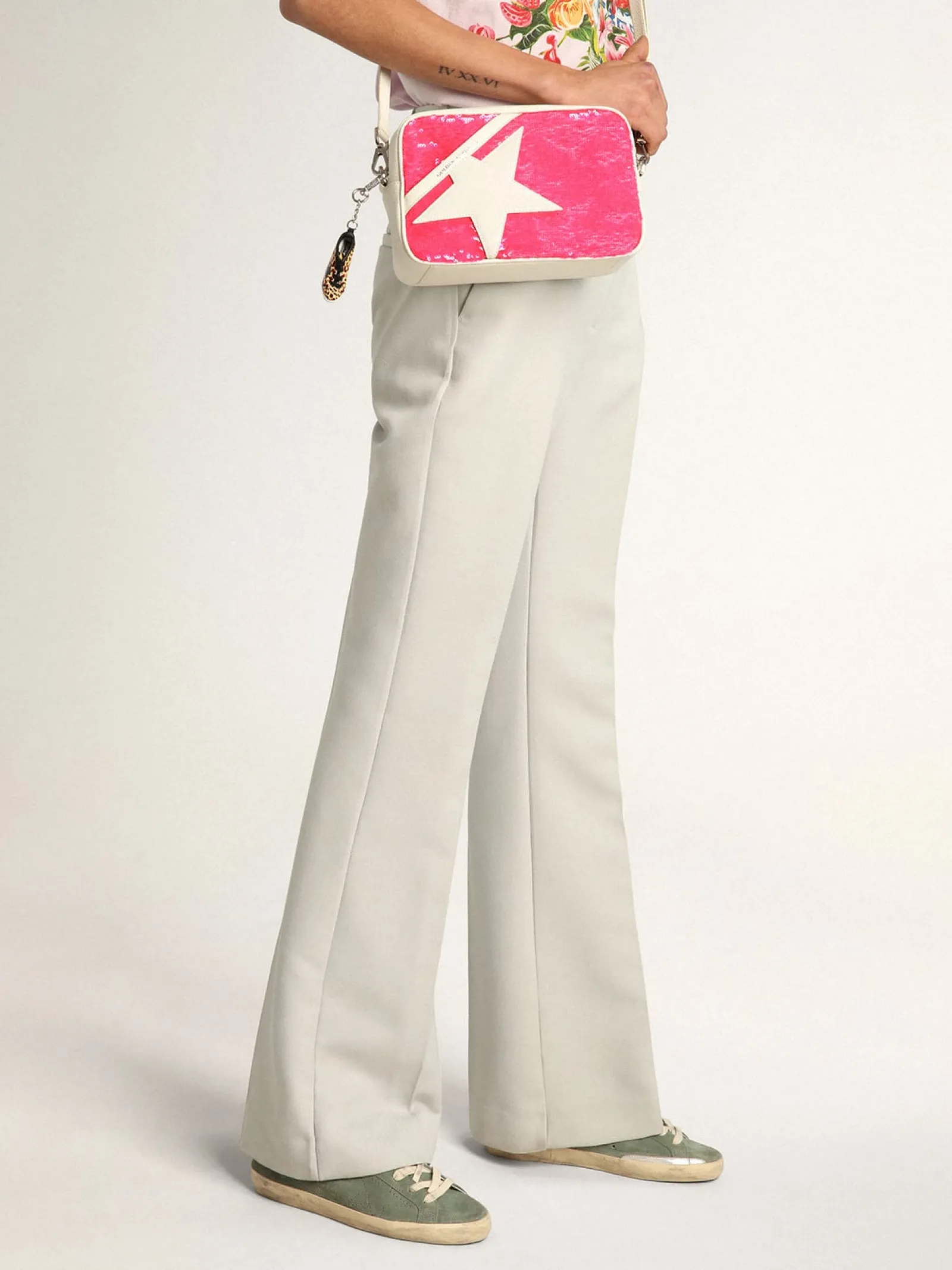 Cheap Golden Goose Super-Star feminino de suede verde-militar com estrela perfurada Cabedal de suede verde militar