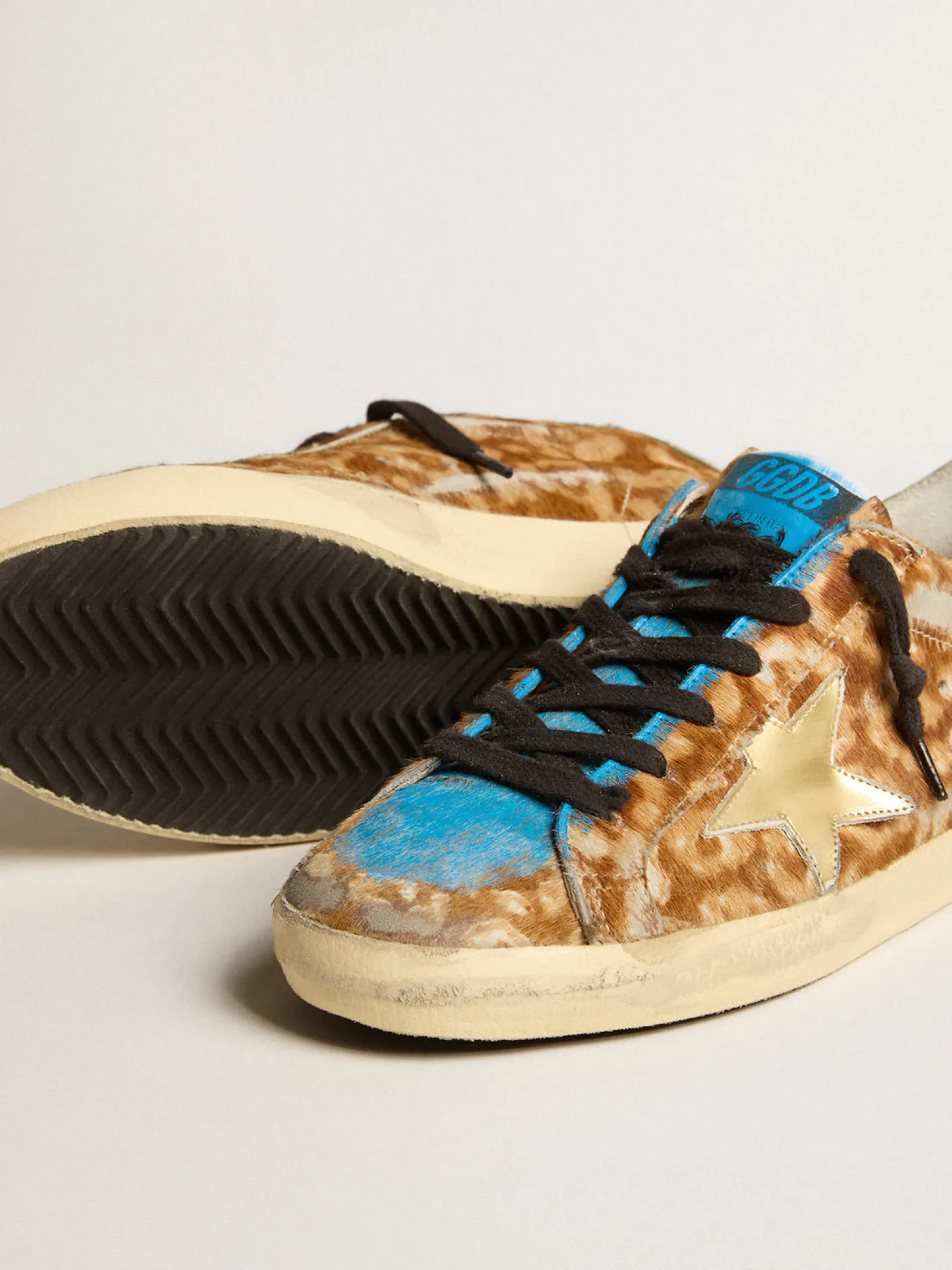 Cheap Golden Goose Super-Star Feminino LAB de cavalinho leopardo com estrela dourada e talão cinza Cabedal de couro cavalinho com estampa de leopardo nos tons de marrom