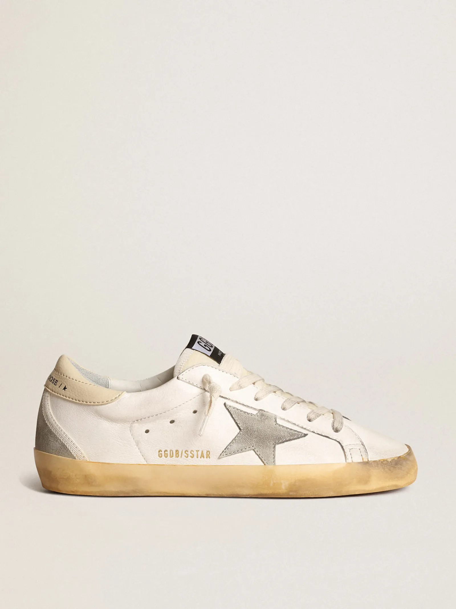 Store Golden Goose Super-Star LTD com estrela de suede gelo e talão de PVC Cabedal de napa branca