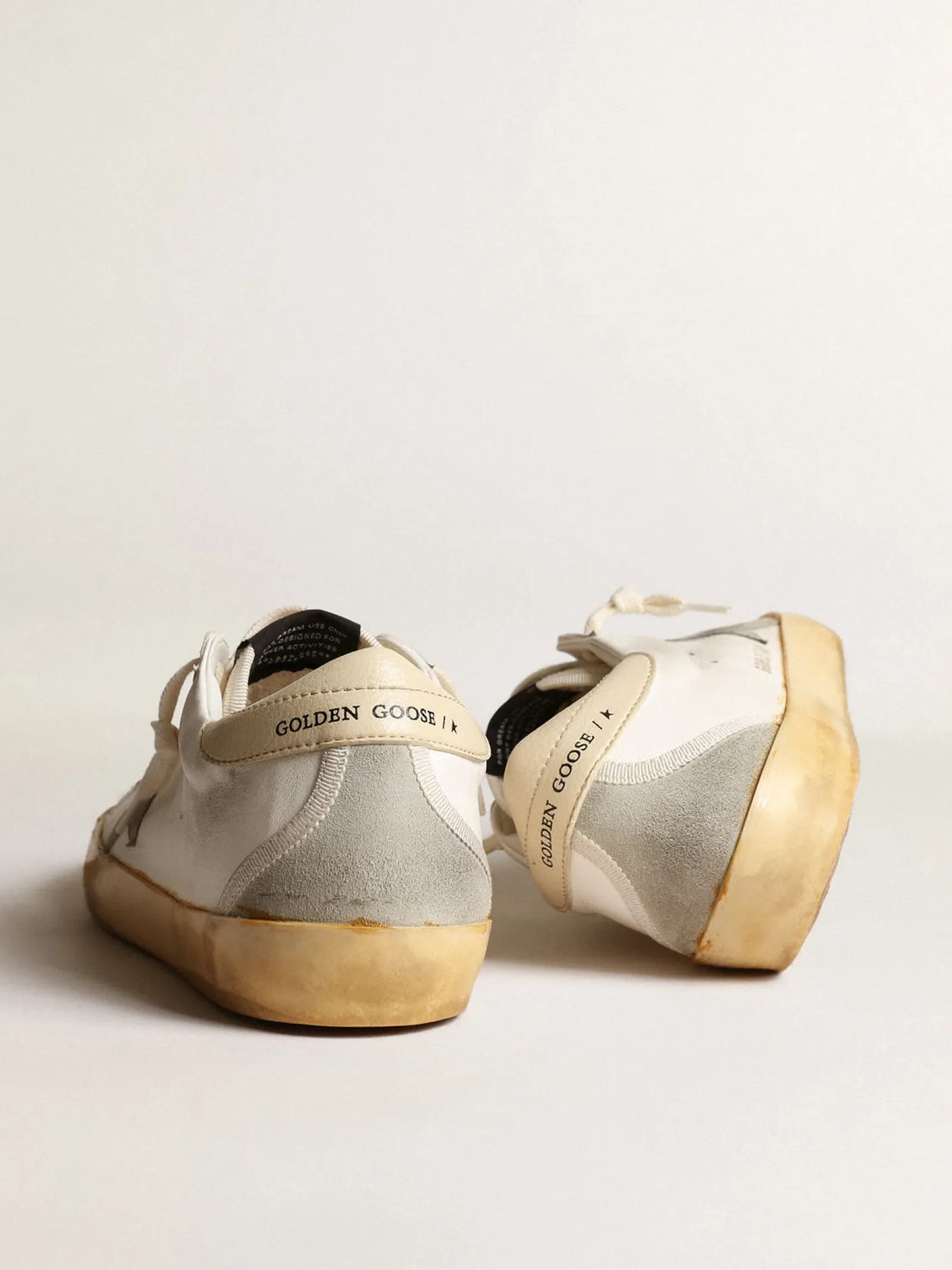 Store Golden Goose Super-Star LTD com estrela de suede gelo e talão de PVC Cabedal de napa branca