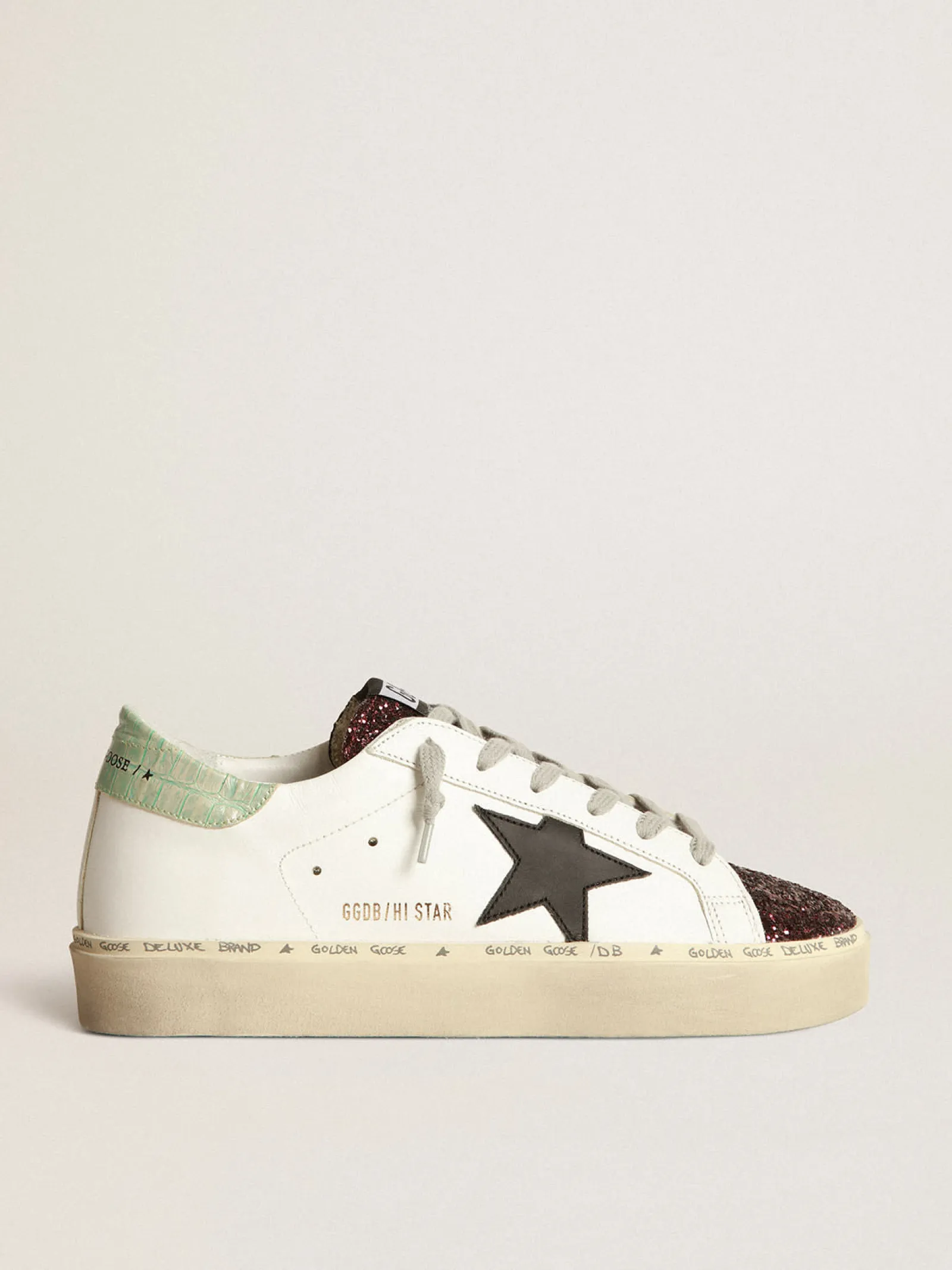 Fashion Golden Goose Tênis Hi-Star branco com inserção de glitter e estrela preta Material principal: 75% couro bovino, 18% polietileno tereftalato, 7% algodão
