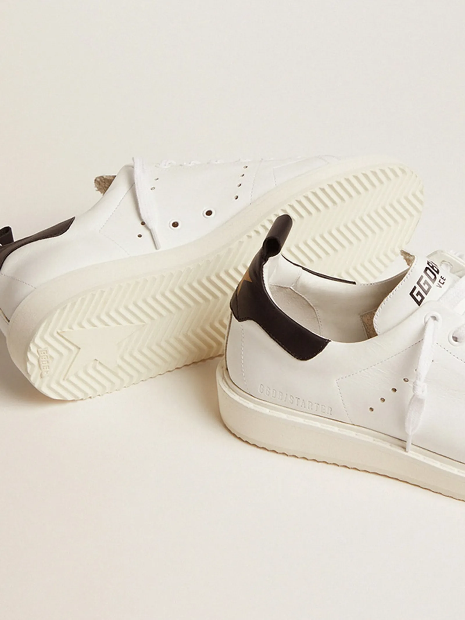 Cheap Golden Goose Tênis Starter de couro branco com talão de couro preto Cor: branco