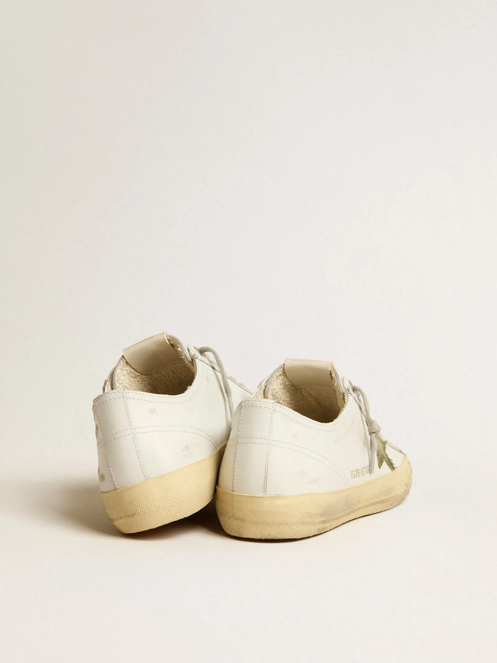 Sale Golden Goose V-Star de couro branco com estrela de lona verde Cor: branco