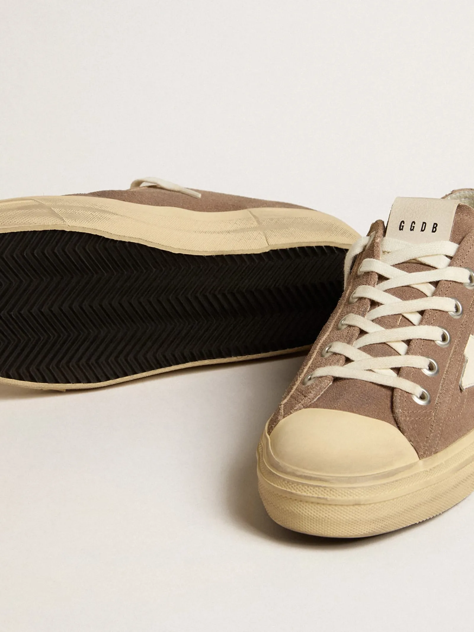 Fashion Golden Goose V-Star de suede havana-rosado com estrela de napa branca Cabedal de suede havana-rosado com efeito desbotado