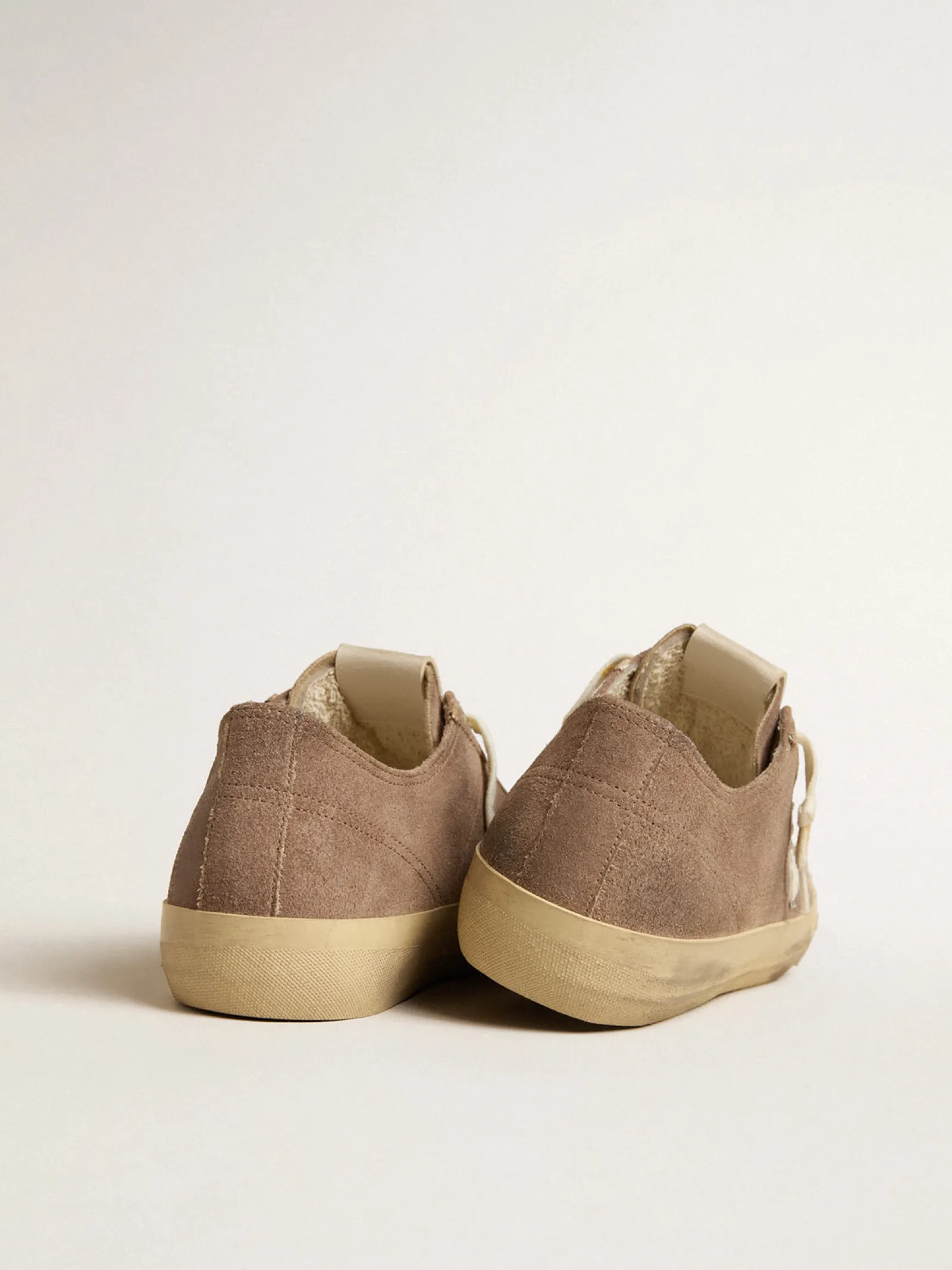 Fashion Golden Goose V-Star de suede havana-rosado com estrela de napa branca Cabedal de suede havana-rosado com efeito desbotado