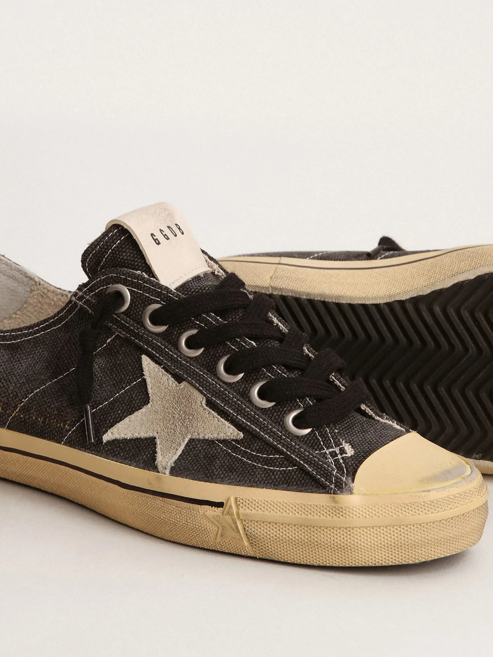 Sale Golden Goose V-Star LTD feminino de lona preta com estrela e talão cinza gelo Cabedal de lona preta