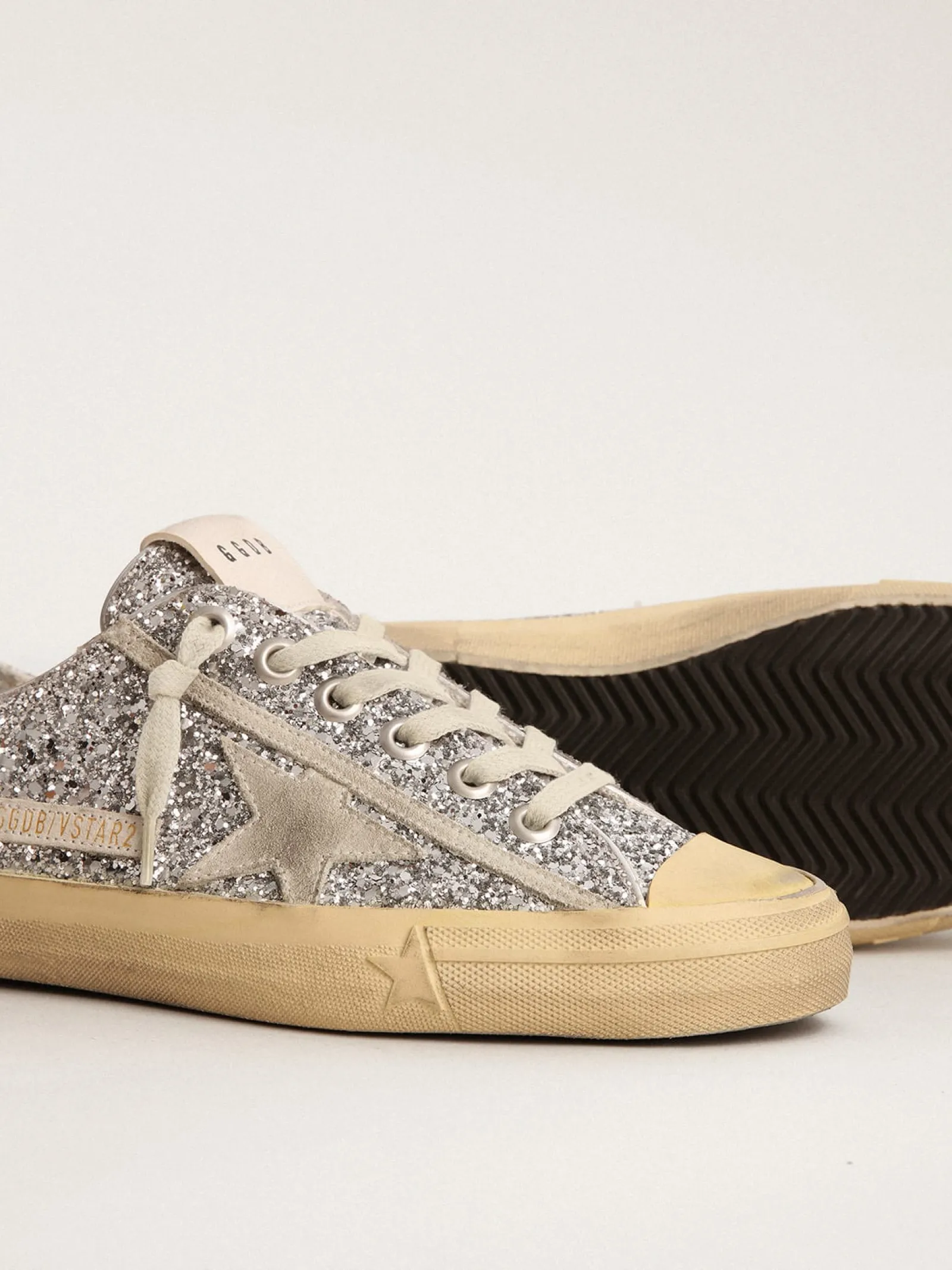 Clearance Golden Goose V-Star LTD feminino em glitter prateado com estrela de suede cinza gelo Cabedal de glitter prateado